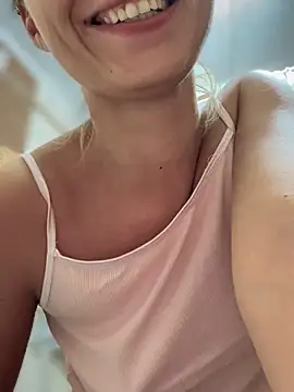 Snapshot of LetsFunKARINA chatting on September 19, 4:28 pm LetsFunKARINA online show from September 19, 4:28 pm