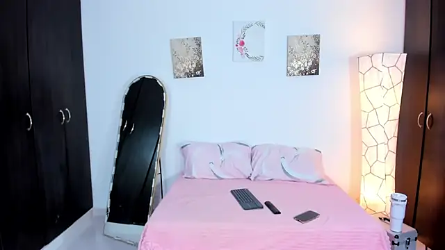 SarahCinnamon- online show from April 7, 7:38 pm