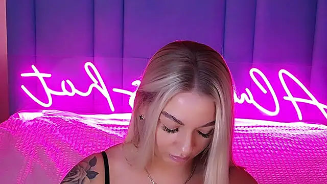 AllwaysHotJ online show from October 23, 2:39 am