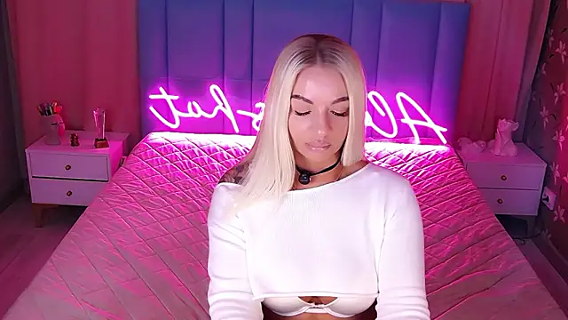 AllwaysHotJ online show from February 18, 1:59 am