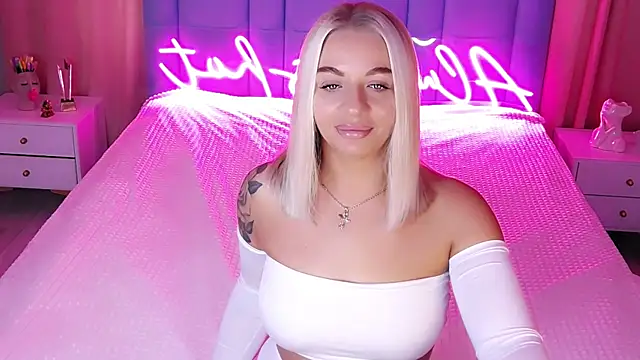 AllwaysHotJ online show from October 3, 2:16 am