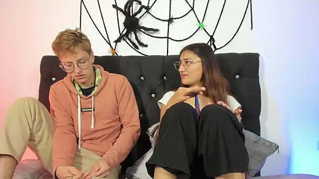 A sexy couple   online show from October 12, 11:40 pm