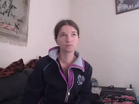 Snapshot of Mercedeswoman8 chatting on September 28, 2:44 pm Mercedeswoman8 online show from September 28, 2:44 pm