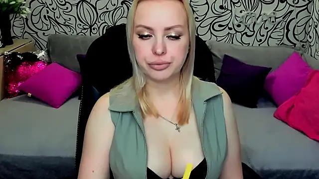 Snapshot of Hotdreamhere chatting on September 17, 10:35 am Hotdreamhere online show from September 17, 10:35 am