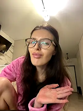 little belucci online show from December 1, 4:31 pm