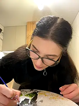 little belucci online show from December 4, 5:35 pm