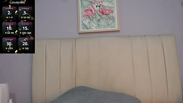 Snapshot of amy_le01 chatting on September 13, 1:30 pm amy le01 online show from September 13, 1:30 pm