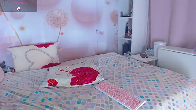 mooncandygirl online show from July 14, 10:21 am