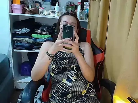 crizzybel online show from December 20, 2:43 pm