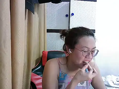 Snapshot of crizzybel chatting on October 1, 12:10 pm crizzybel online show from October 1, 12:10 pm