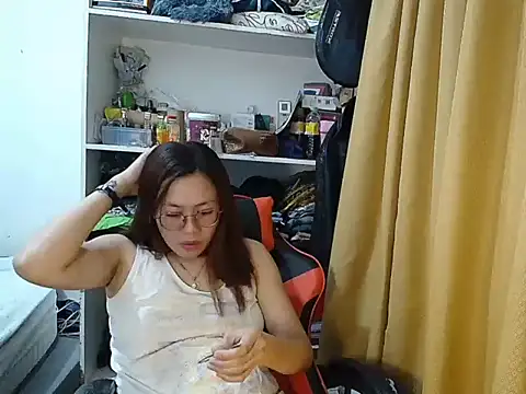 crizzybel online show from April 19, 4:18 pm