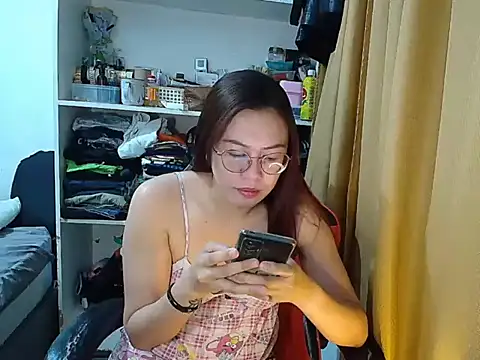 crizzybel online show from April 4, 8:51 pm