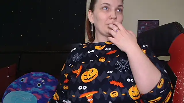 ToxicLilly online show from October 16, 8:50 am