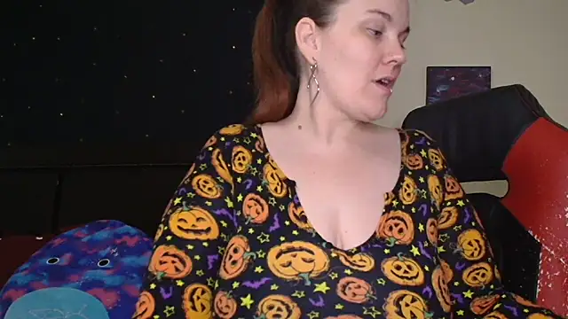 ToxicLilly online show from October 21, 8:40 am