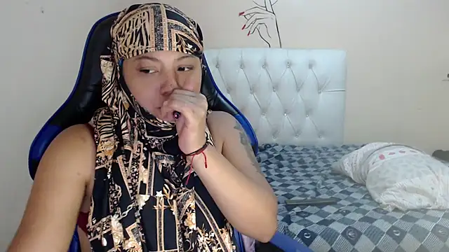 Leylafourniert online show from September 17, 6:28 pm