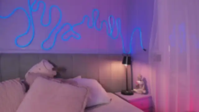 Sofly s online show from December 15, 12:10 pm