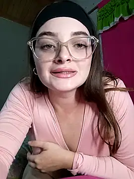 Emmacut online show from April 9, 10:15 pm