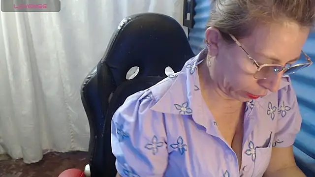 Chayla Ruiz online show from April 6, 12:39 pm