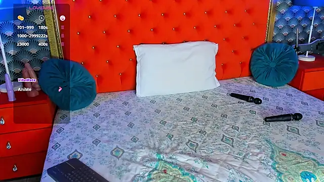 VallerieJones online show from April 9, 9:15 am