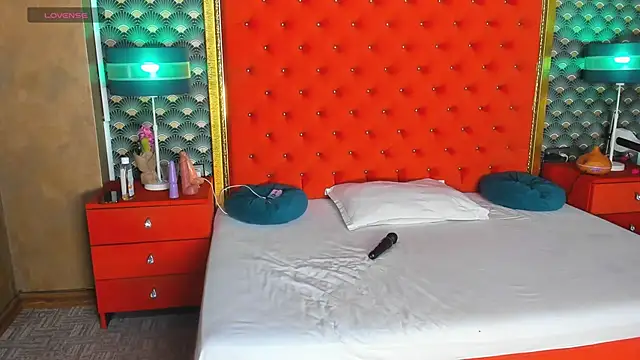 VallerieJones online show from June 11, 8:44 am