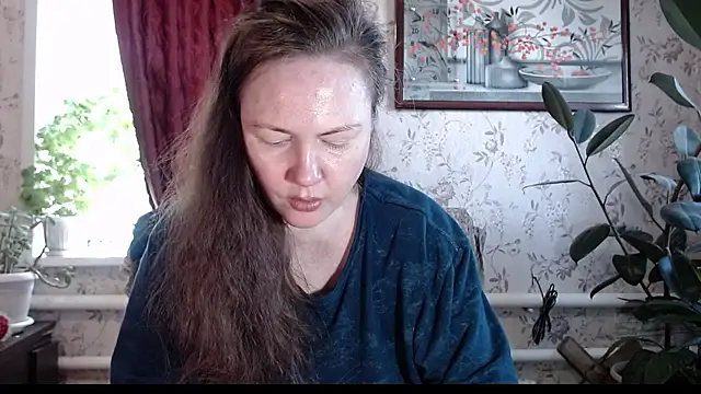 EmilyDoth online show from April 21, 4:30 am