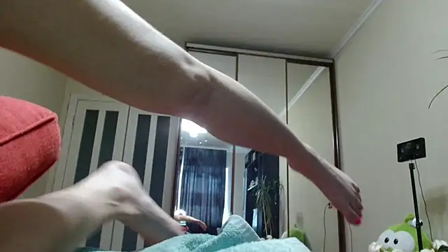 KiraGoldens online show from November 22, 7:55 am