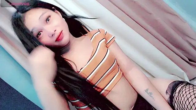 kylamooree online show from June 15, 11:32 am