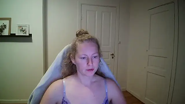 Girlnina-1995 online show from September 25, 4:50 pm