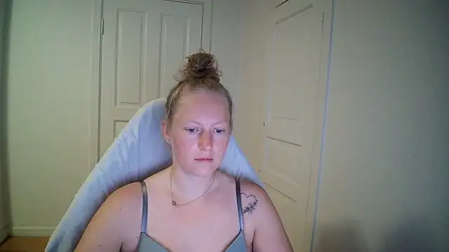 Girlnina-1995 online show from July 14, 5:56 am