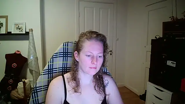 Girlnina-1995 online show from January 19, 6:42 am