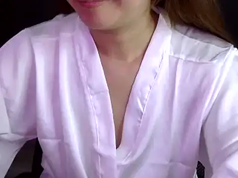 Snapshot of Bee_2k chatting on September 15, 4:43 am Bee 2k online show from September 15, 4:43 am
