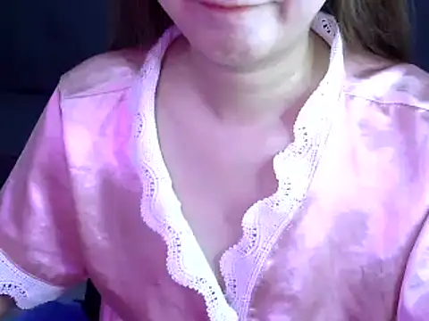 Snapshot of Bee_2k chatting on September 16, 4:53 am Bee 2k online show from September 16, 4:53 am
