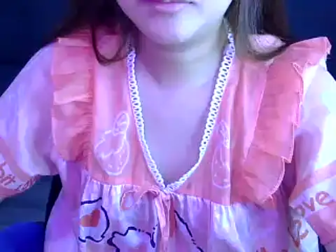Snapshot of Bee_2k chatting on September 13, 4:42 am Bee 2k online show from September 13, 4:42 am