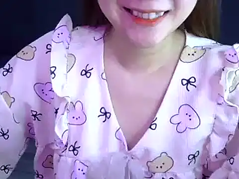 Snapshot of Bee_2k chatting on September 22, 4:44 am Bee 2k online show from September 22, 4:44 am