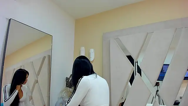 malejabenzz online show from November 12, 7:45 pm