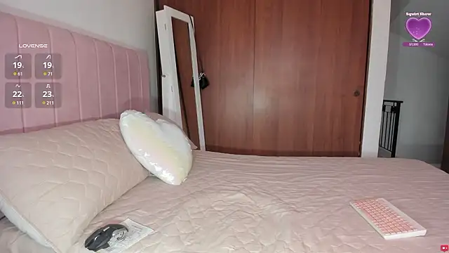 whitneyhot online show from February 19, 11:32 am