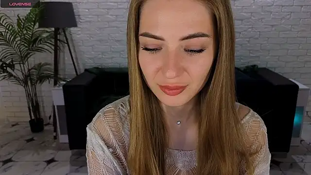 Snapshot of Adelyna_Bird chatting on October 2, 6:18 am Adelyna Bird online show from October 2, 6:18 am