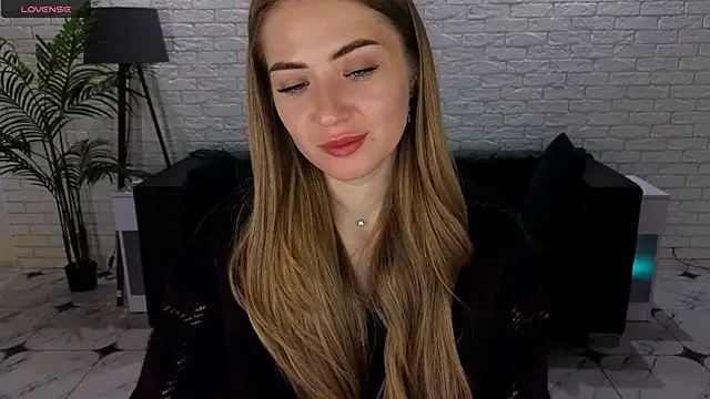 Snapshot of Adelyna_Bird chatting on September 28, 6:20 am Adelyna Bird online show from September 28, 6:20 am