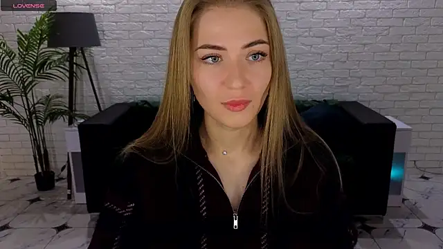 Snapshot of Adelyna_Bird chatting on September 26, 6:22 am Adelyna Bird online show from September 26, 6:22 am