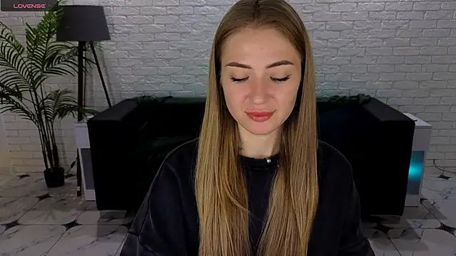 Snapshot of Adelyna_Bird chatting on September 21, 6:45 am Adelyna Bird online show from September 21, 6:45 am