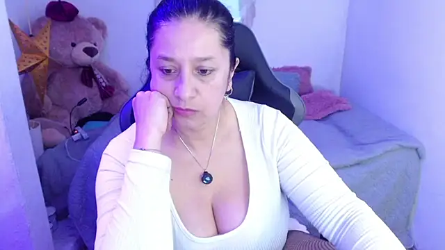 camilalatti online show from April 15, 12:22 am