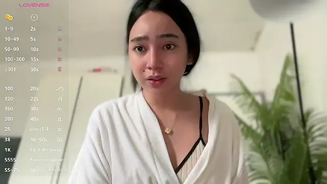 GenesisCastillano online show from October 24, 7:26 am