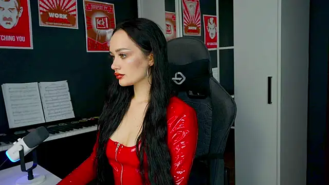 Snapshot of QueenAliss chatting on September 16, 2:52 am QueenAliss online show from September 16, 2:52 am