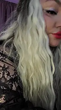 Larissa K online show from December 15, 7:30 pm