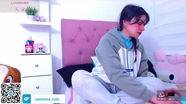 Snapshot of Vannessa__Shy chatting on September 18, 11:25 pm Vannessa Shy online show from September 18, 11:25 pm