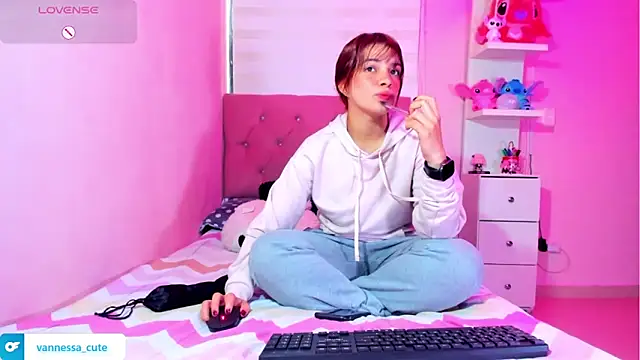 Vannessa  Shy online show from February 3, 8:34 pm