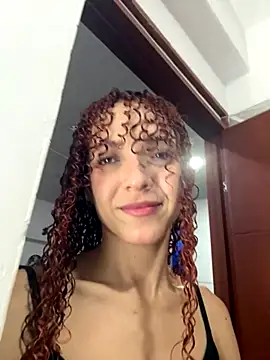 Snapshot of SexyLeilaa chatting on October 21, 1:53 am SexyLeilaa online show from October 21, 1:53 am
