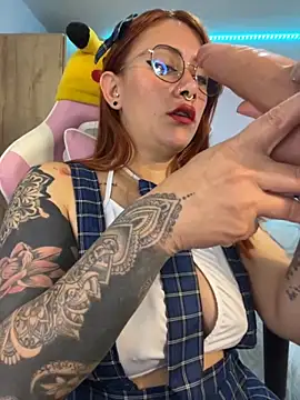 Snapshot of Luna_Paris_ chatting on October 18, 9:27 pm Luna Paris online show from October 18, 9:27 pm