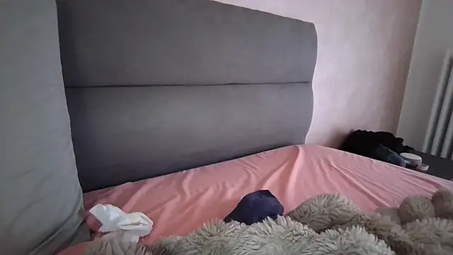 -Mia-   online show from February 24, 6:56 am