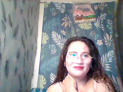 Snapshot of Amazing_Angel22 chatting on September 8, 6:18 pm Amazing Angel22 online show from September 8, 6:18 pm